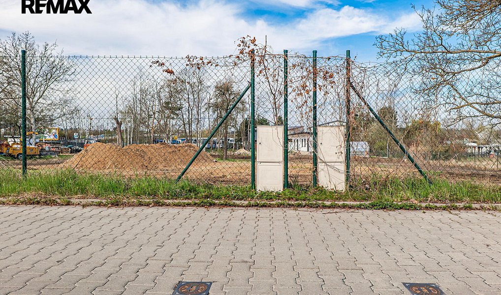 Prodej stavebního pozemku 1 120 m², Praha – náhled fotky 7