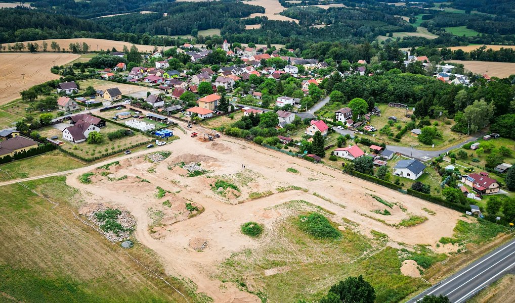 Prodej stavebního pozemku 1 335 m², Vojkov – fotka 1 z 16