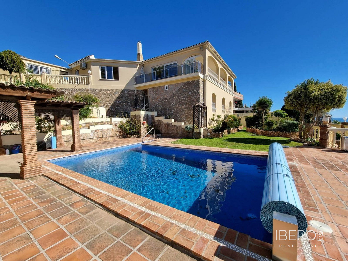 Prodej domu 459 m² s pozemkem 889 m² — photo 2