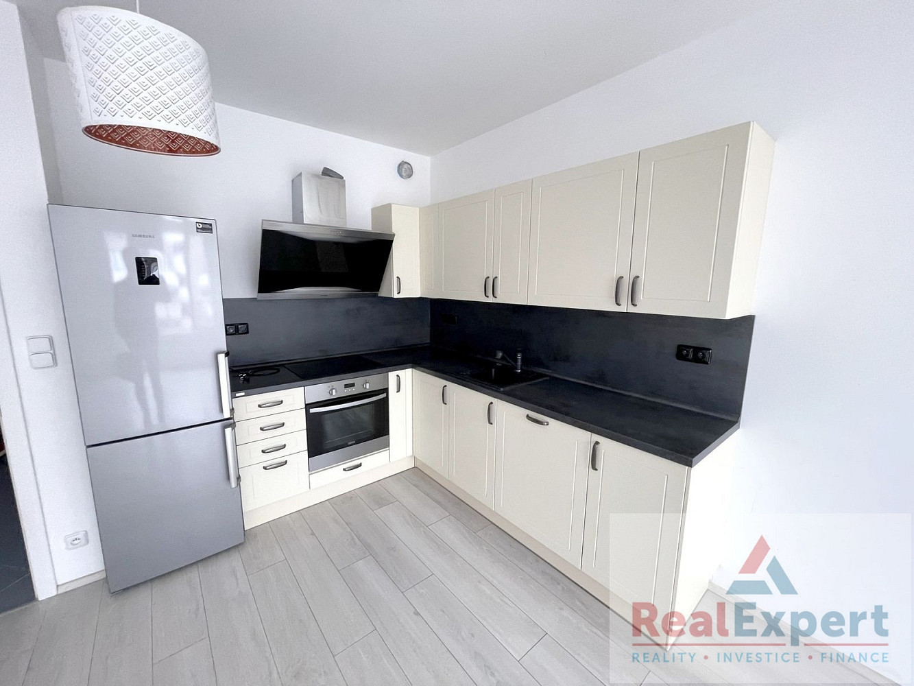 Pronájem bytu 2+kk 56 m² — photo 2