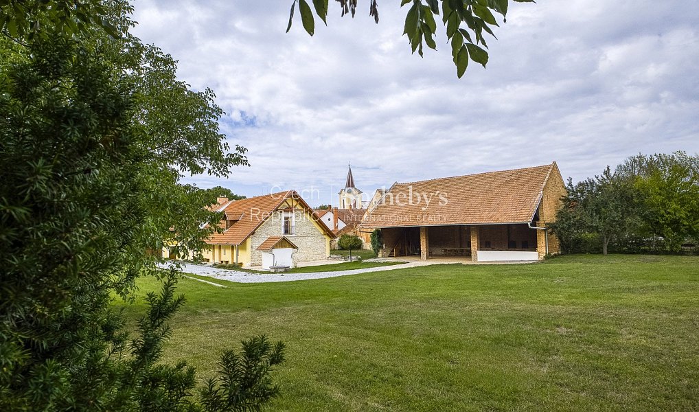 Prodej domu 350 m² s pozemkem 7 500 m², Lozice – náhled fotky 2