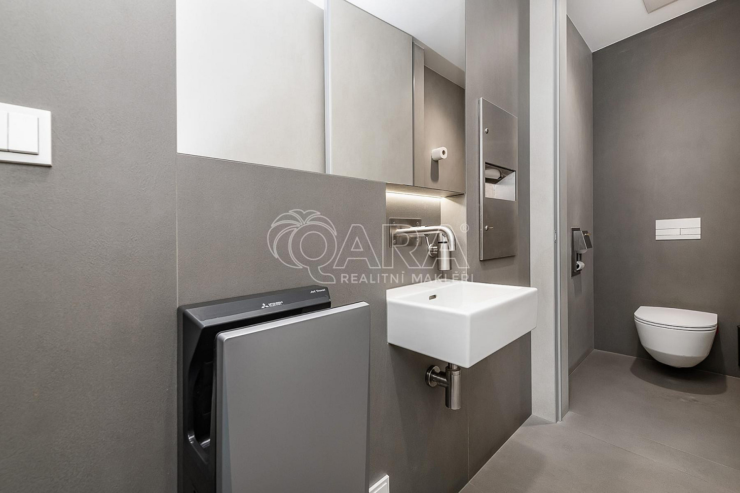 Pronájem kanceláře 240 m² – fotografie 4