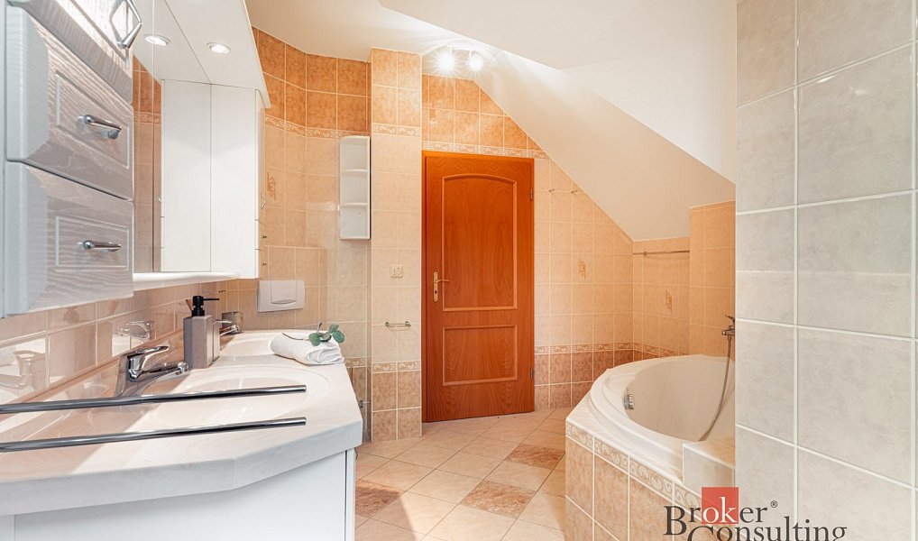 Prodej bytu 4+kk 172 m², Praha – náhled fotky 17