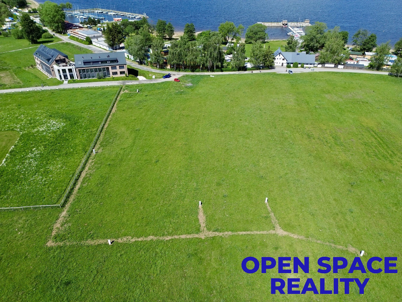 Prodej stavebního pozemku 946 m² – pohled 3