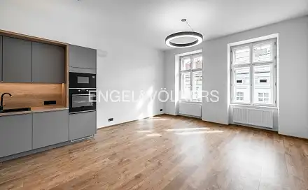 Pronájem bytu 1+kk 38 m², Kroftova, Praha 5 - Smíchov