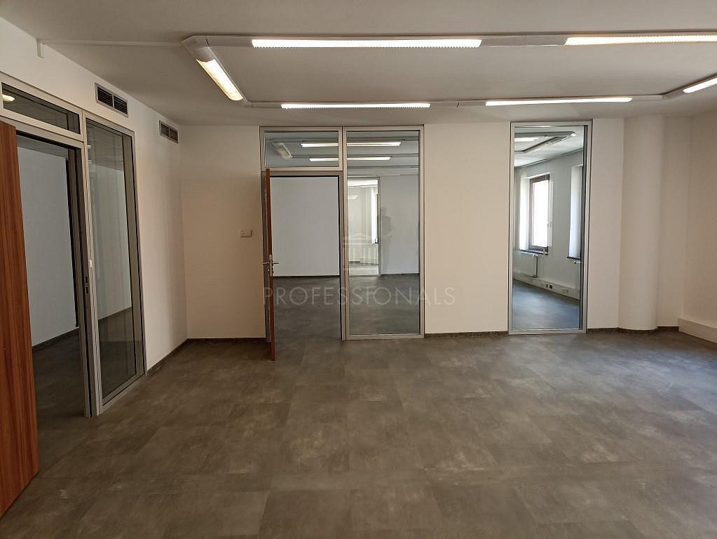Pronájem kanceláře 186 m² – fotografie 2
