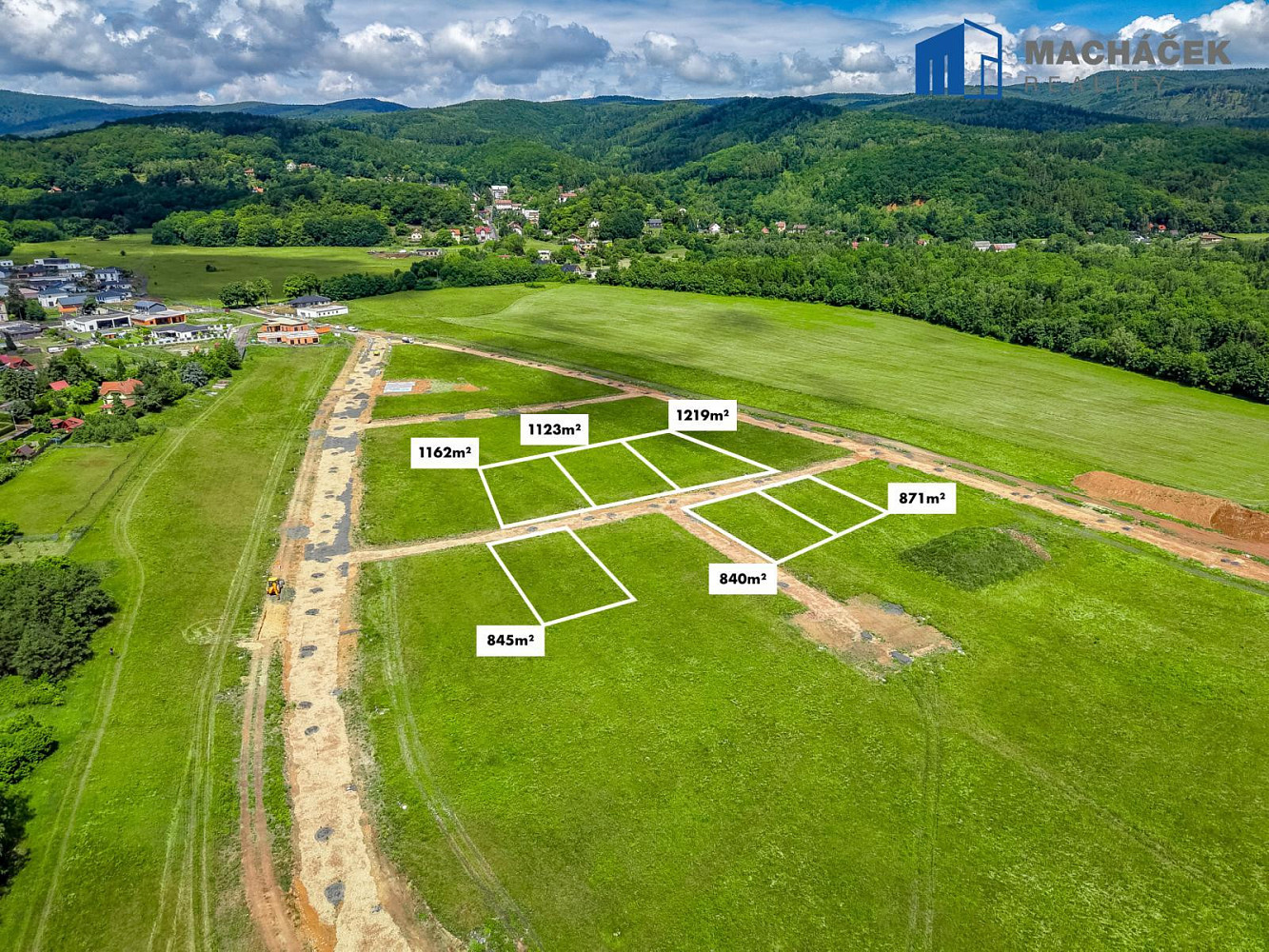 Prodej stavebního pozemku 1 123 m² – pohled 4
