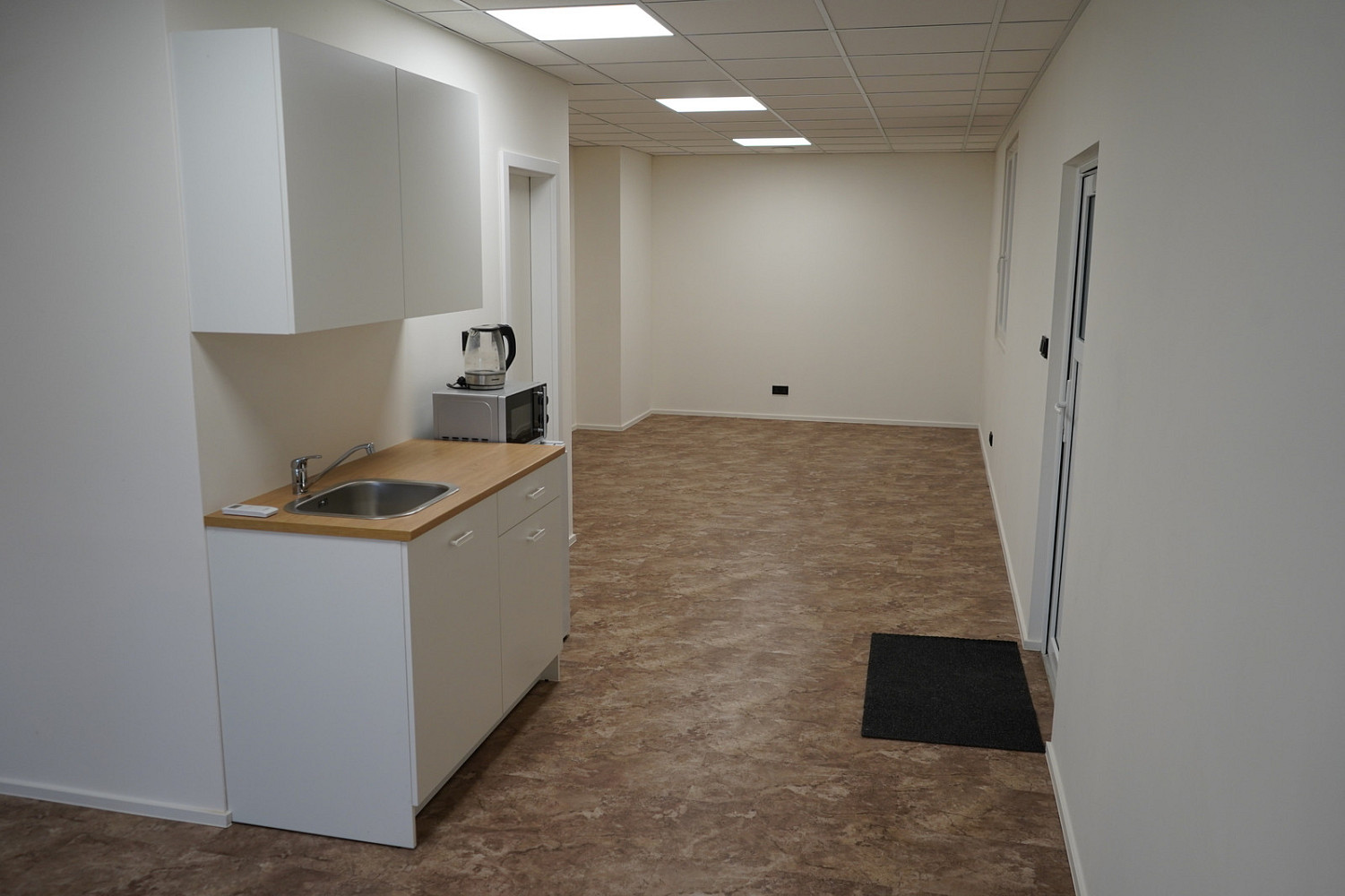 Pronájem skladovacích prostor 420 m² – fotografie 2