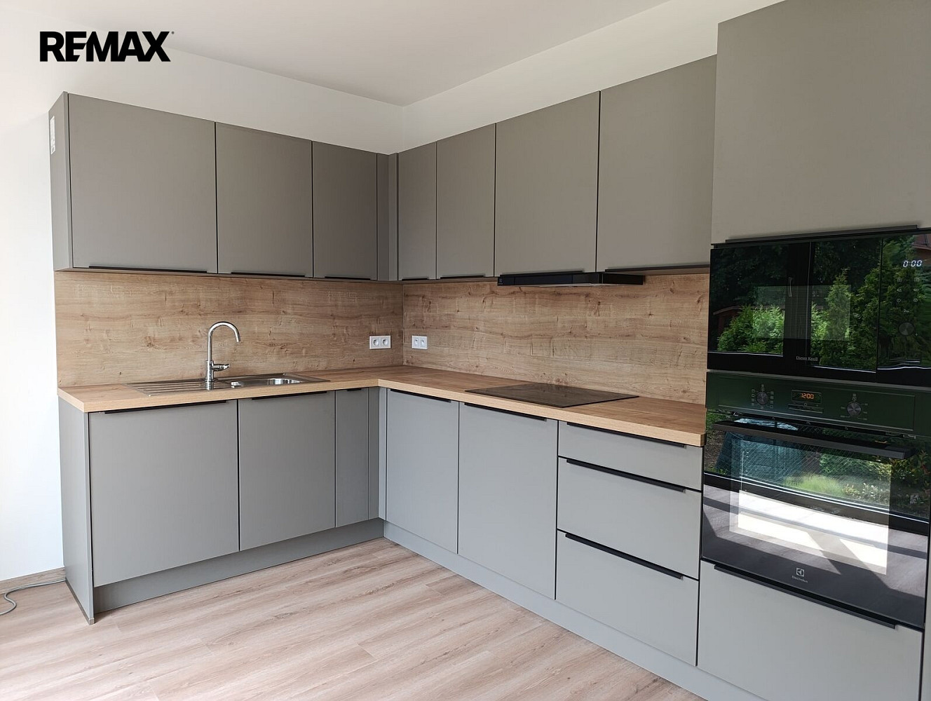 Pronájem bytu 3+kk 72 m² – fotografie 3