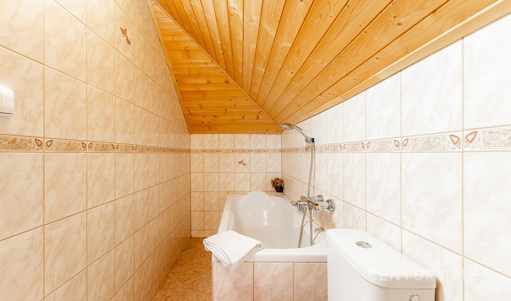 Prodej ubytovacího objektu 430 m², Jesenice – náhled fotky 9