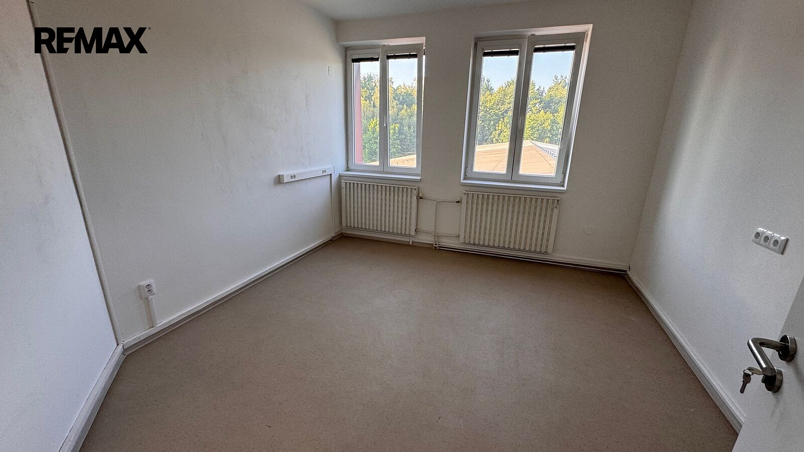Pronájem kanceláře 16 m² – fotografie 3