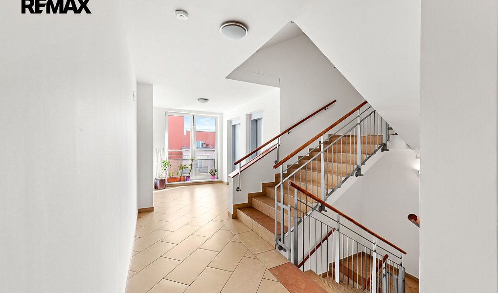 Prodej bytu 1+kk 32 m², Praha – náhled fotky 14