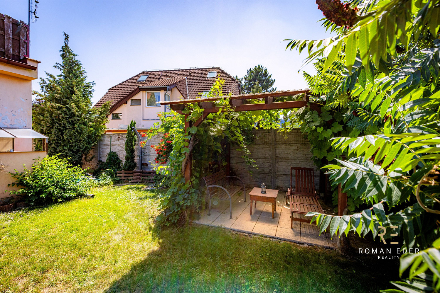 Prodej domu 306 m² s pozemkem 742 m² – fotografie 2