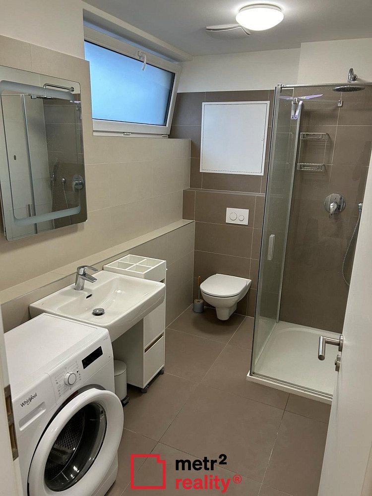 Pronájem bytu 1+kk 34 m² – fotografie 2