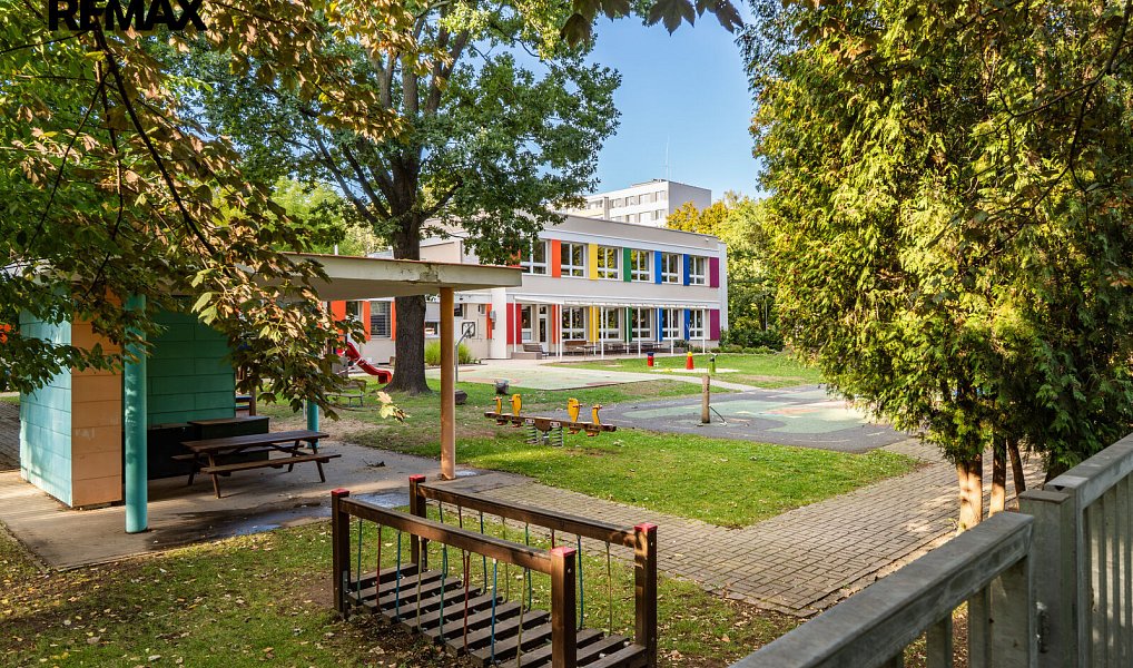 Prodej bytu 1+1 38 m², Praha – náhled fotky 26