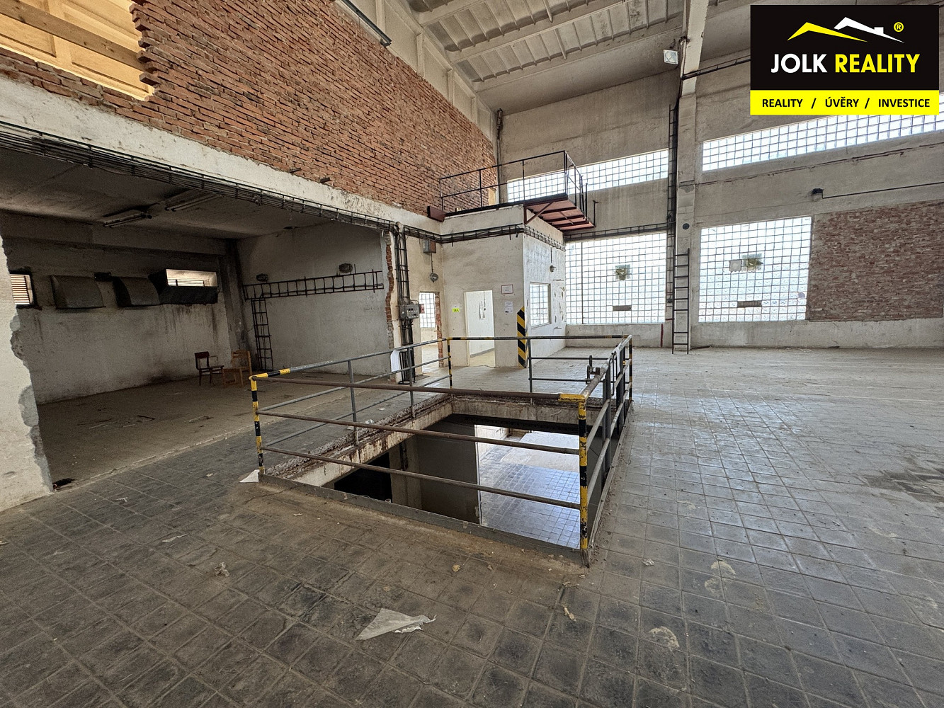 Pronájem skladovacích prostor 800 m² – fotografie 3