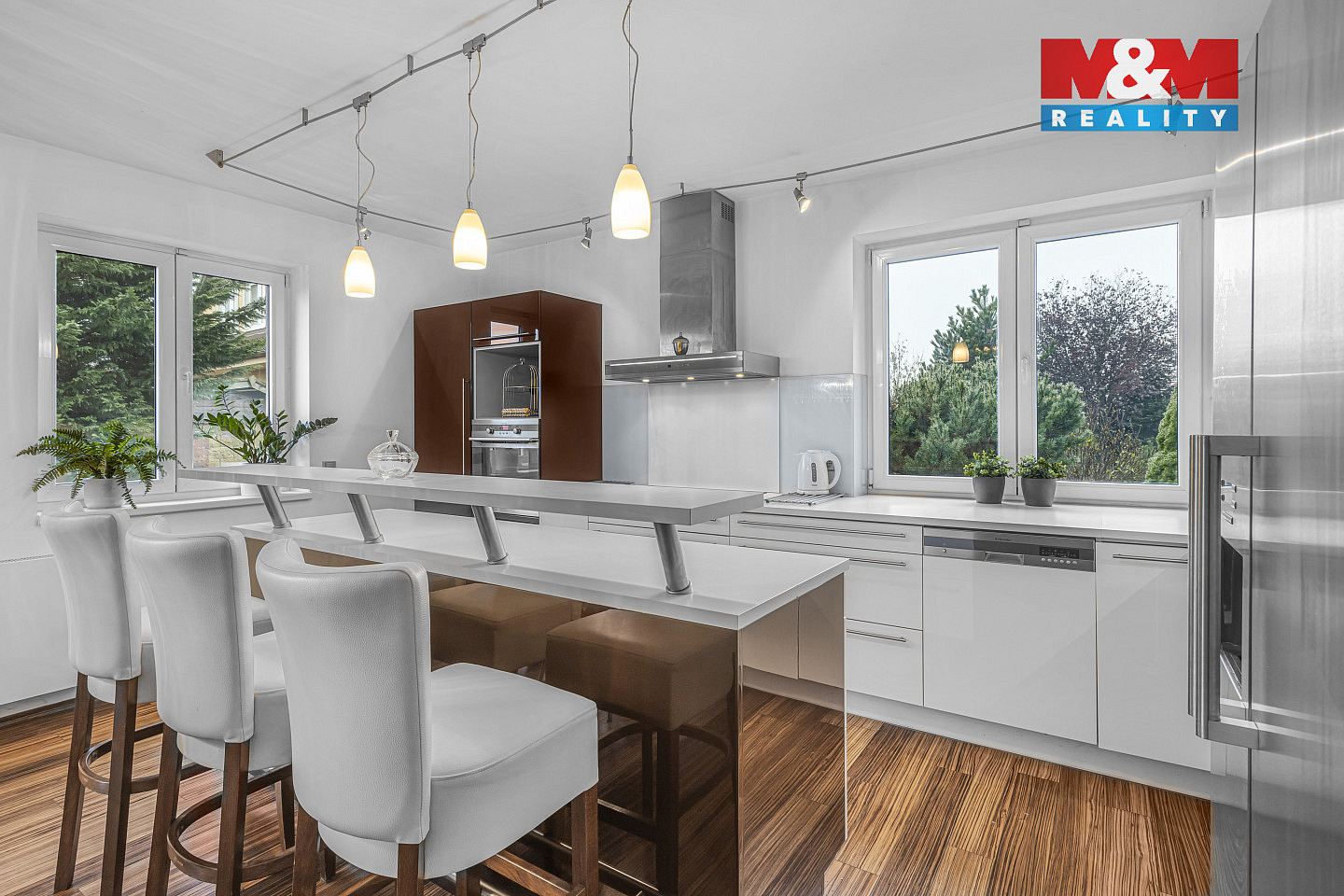 Prodej domu 255 m² s pozemkem 1 184 m² – fotografie 2