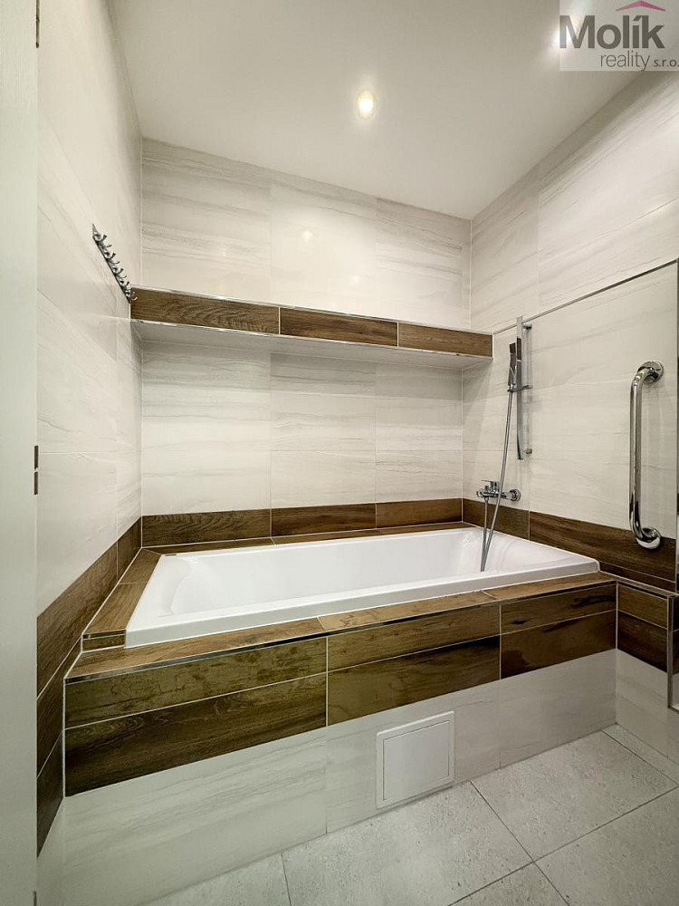 Pronájem bytu 1+kk 38 m² – fotografie 3