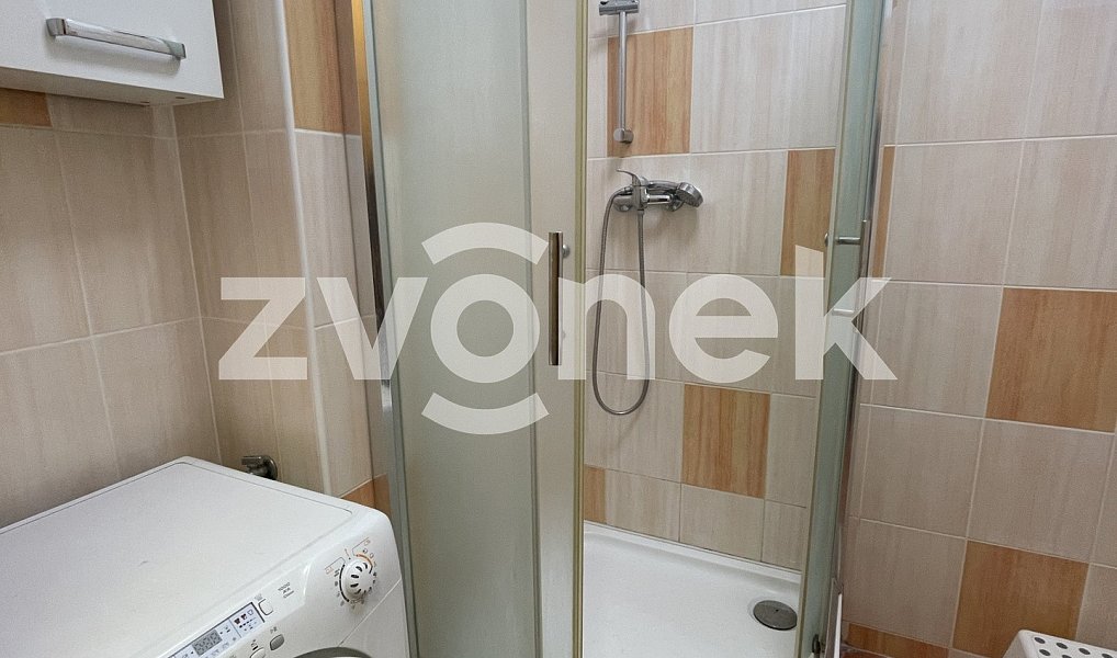 Pronájem bytu 1+kk 28 m², Zlín – náhled fotky 3
