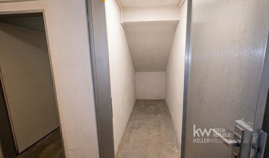 Prodej bytu 3+1 91 m², Praha – náhled fotky 29