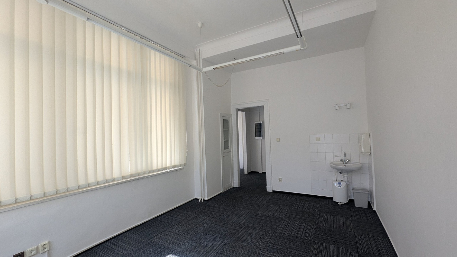 Pronájem kanceláře 17 m² — photo 3