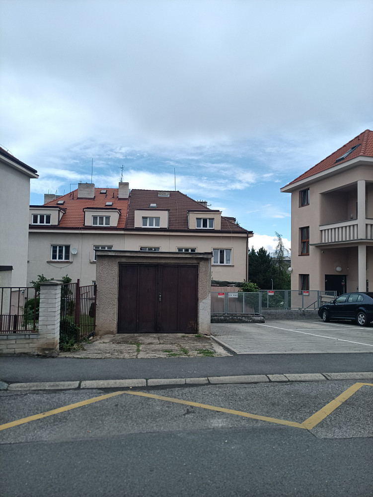 Nabízíme k prodeji garáž v klidné části obce v praze - michli — photo 3