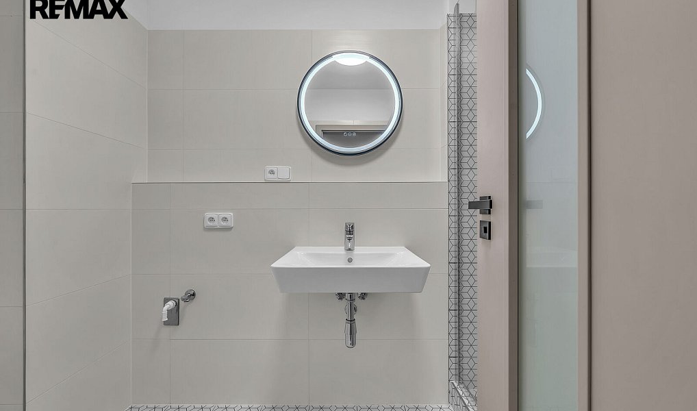 Pronájem bytu 1+kk 25 m², Milovice – náhled fotky 9