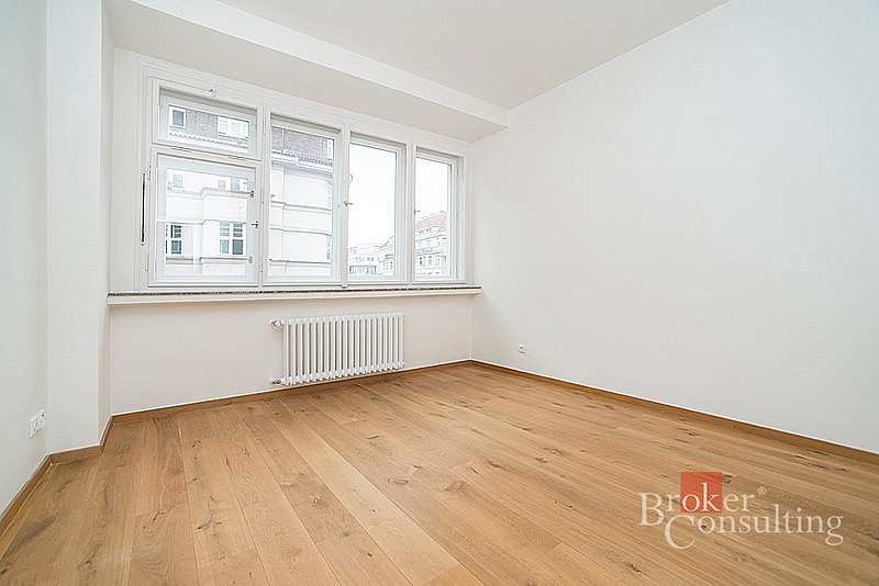 Pronájem kanceláře 110 m² – fotografie 3