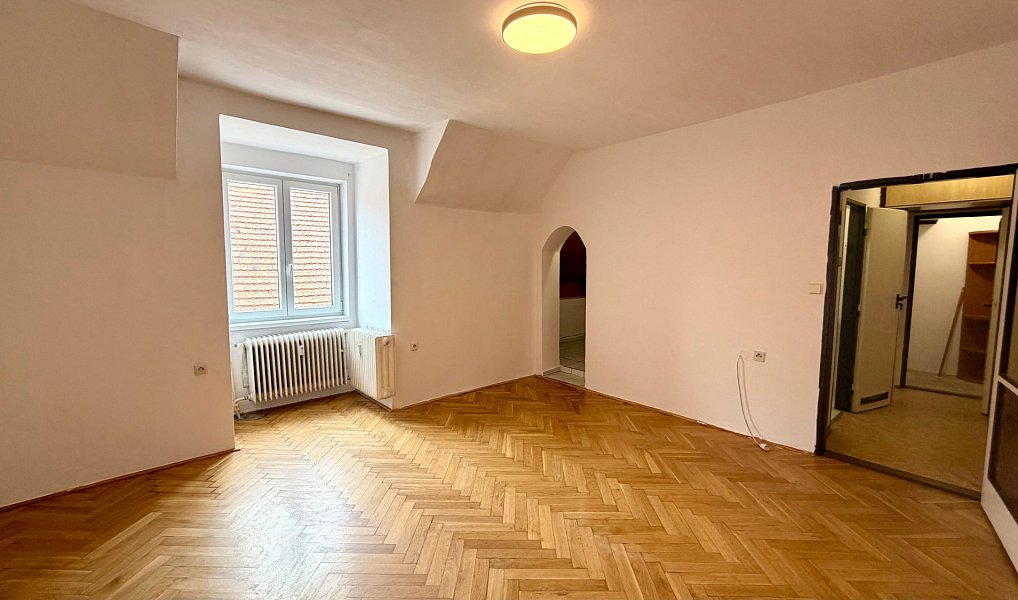Pronájem bytu 1+kk 32 m², Cheb – náhled fotky 2
