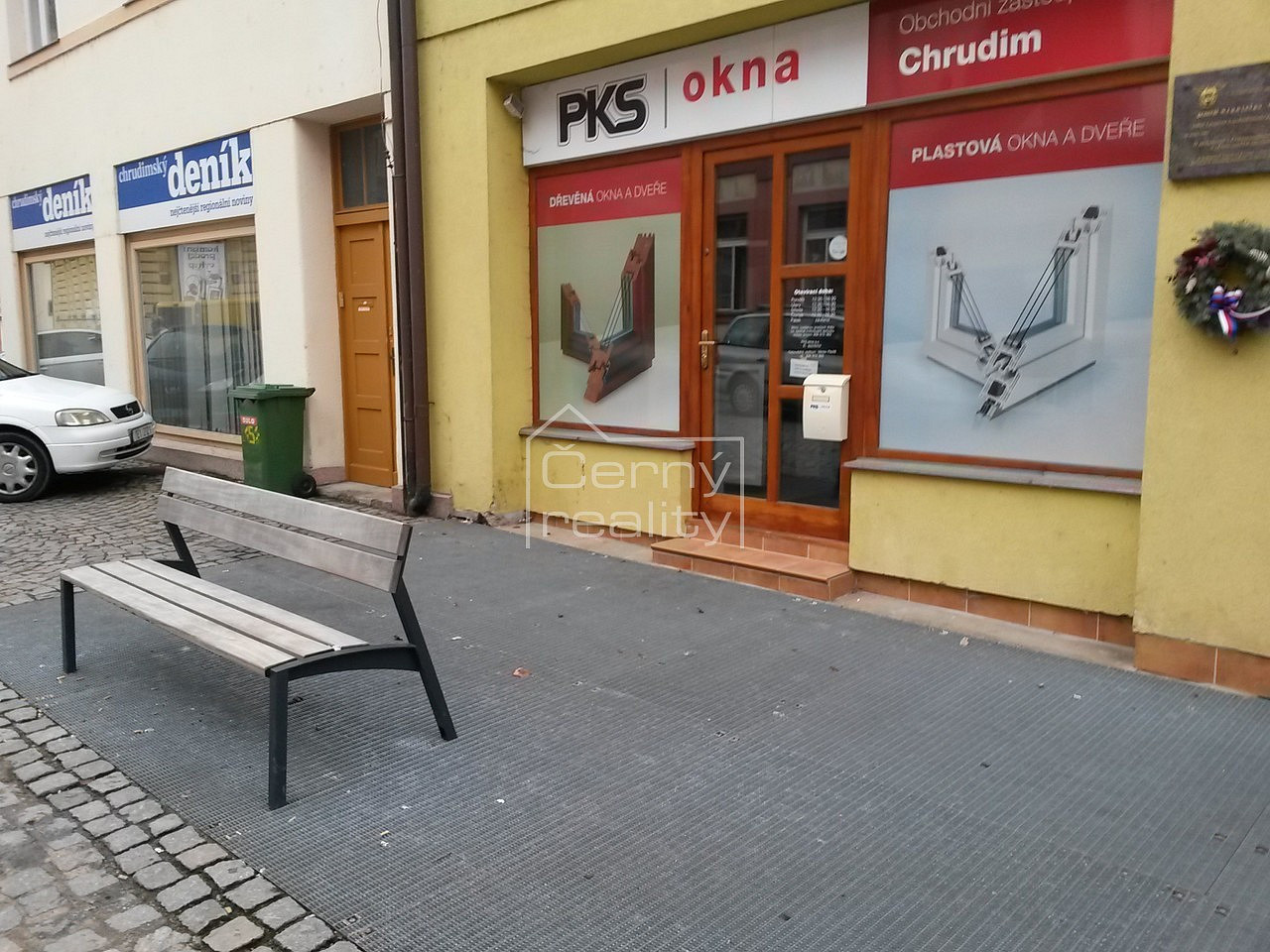 Prodej komerčního objektu - nájemního domu v centru Chrudimi, 3 byty (210 m²), 3 nebyty (140 m²) – pohled 2