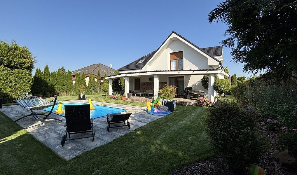 Prodej domu 320 m² s pozemkem 832 m², Šestajovice – náhled fotky 3