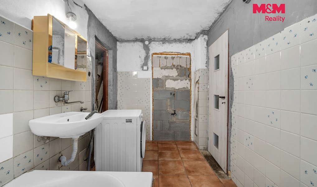 Prodej domu 220 m² s pozemkem 549 m², Luže – náhled fotky 13