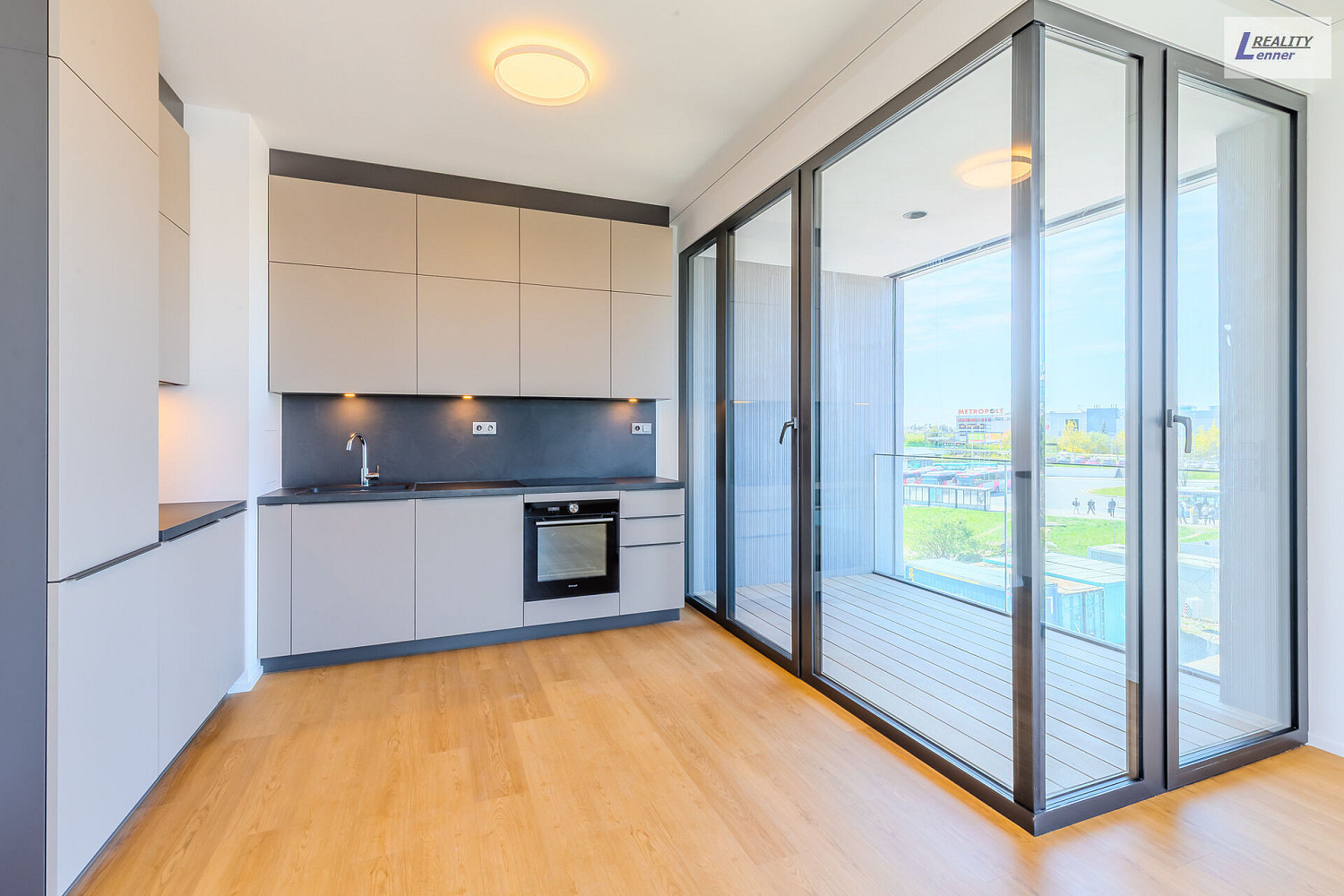 Pronájem bytu 2+kk 57 m² – fotografie 3
