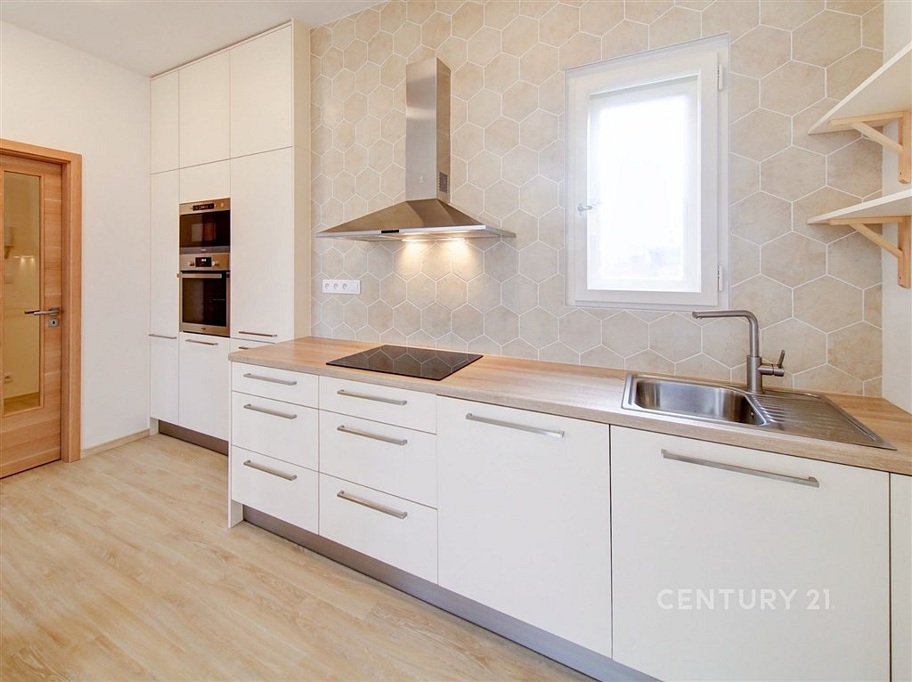 Pronájem bytu 2+kk 60 m² — photo 2