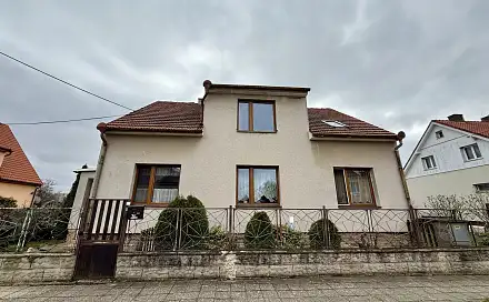 Prodej domu 188 m² s pozemkem 1 077 m², Na vinici, Cerhenice, okres Kolín