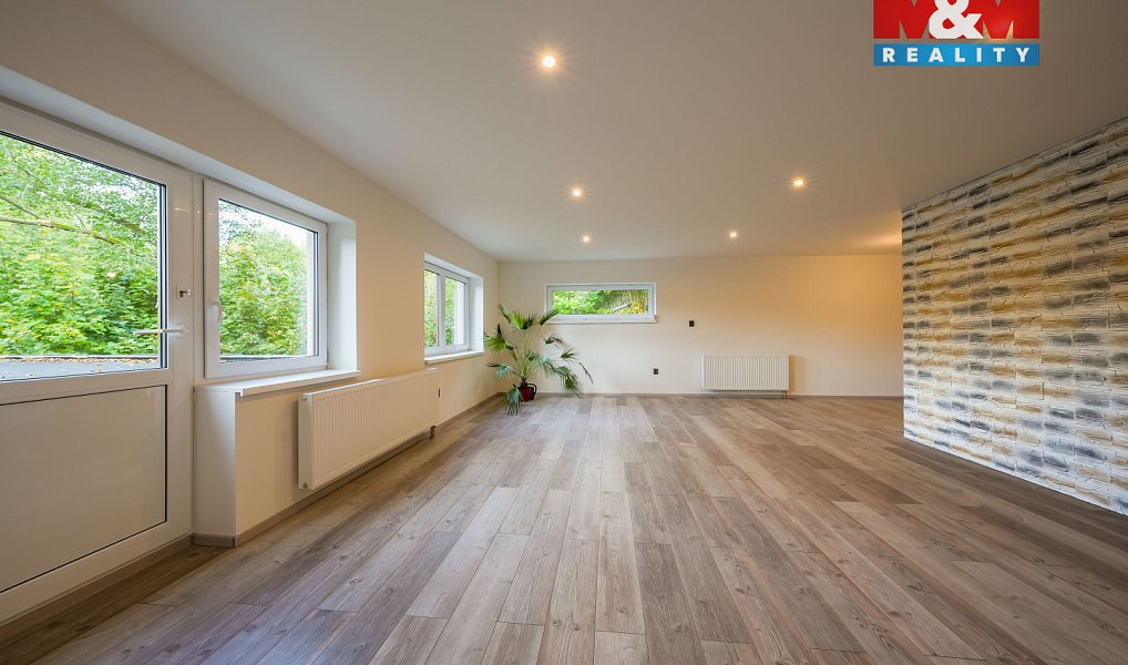 Prodej ubytovacího objektu 340 m², Janov nad Nisou – náhled fotky 13