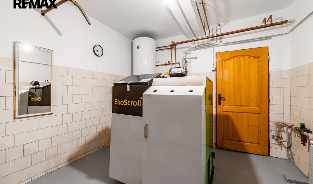 Prodej domu 328 m² s pozemkem 758 m², Vejprty – náhled fotky 13