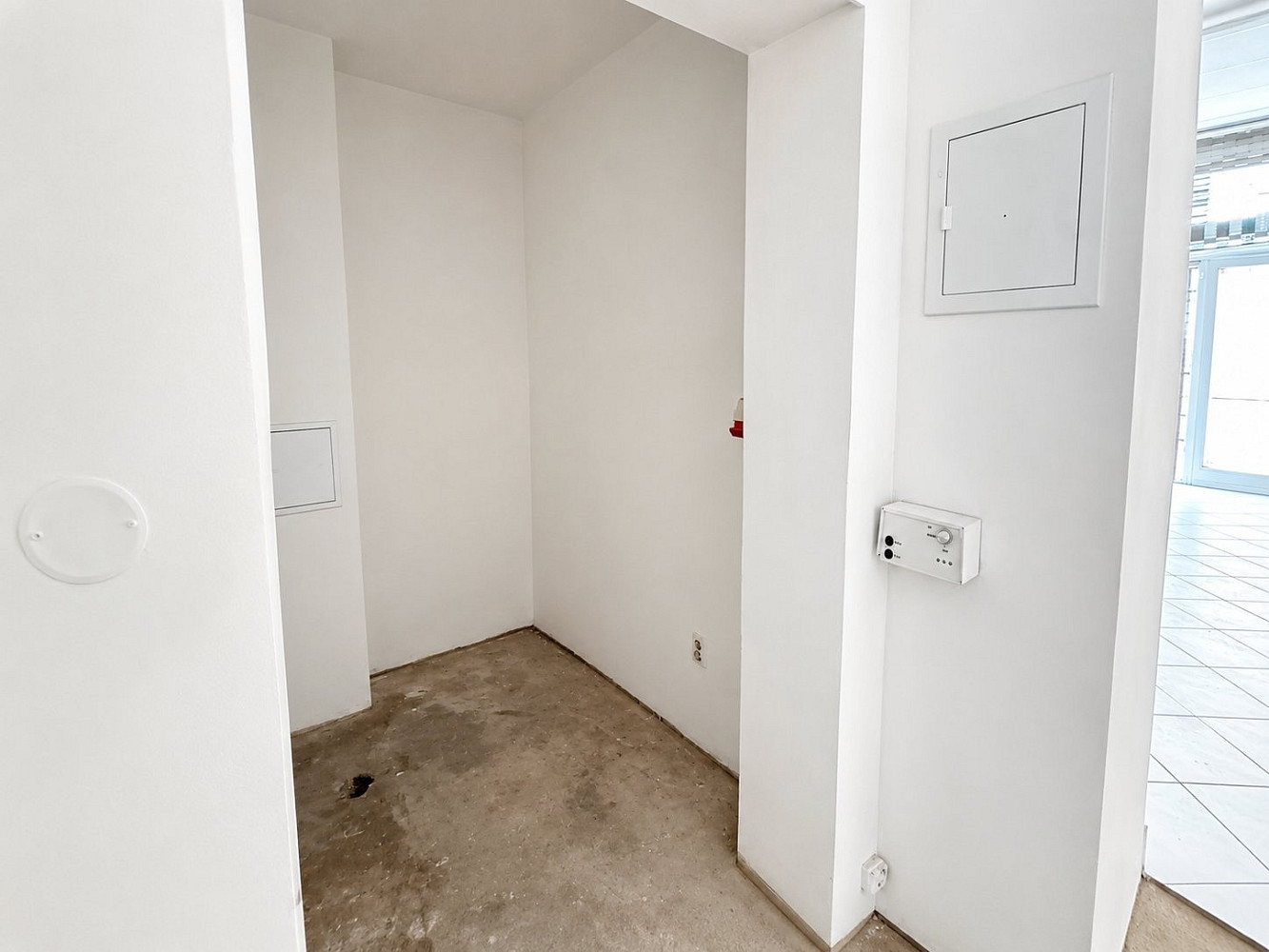 Komerční prostor s vlastní zahradou a přímým vstupem z ulice Praha 8 Libeň – pohled 3