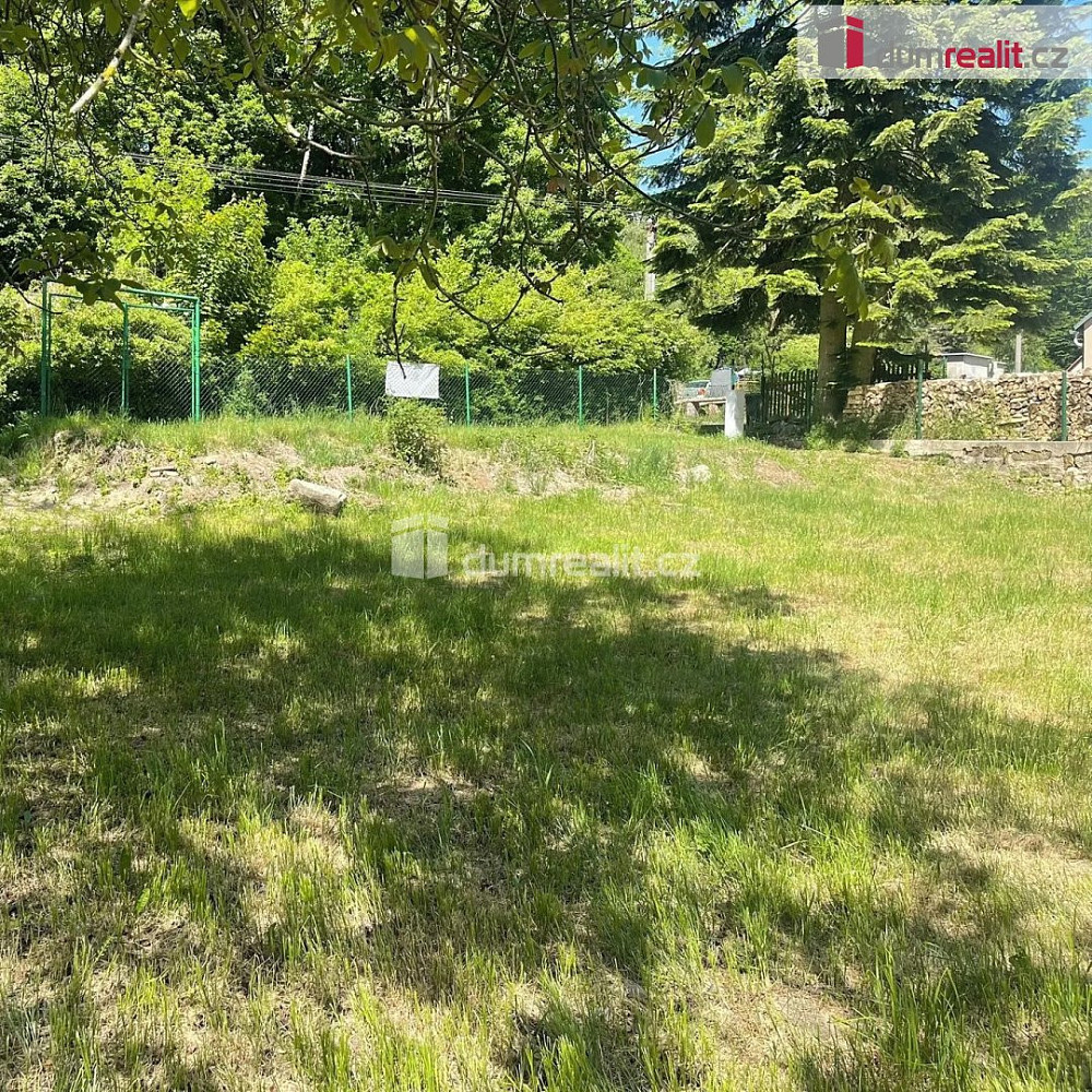 Prodej stavebního pozemku 1 038 m²
