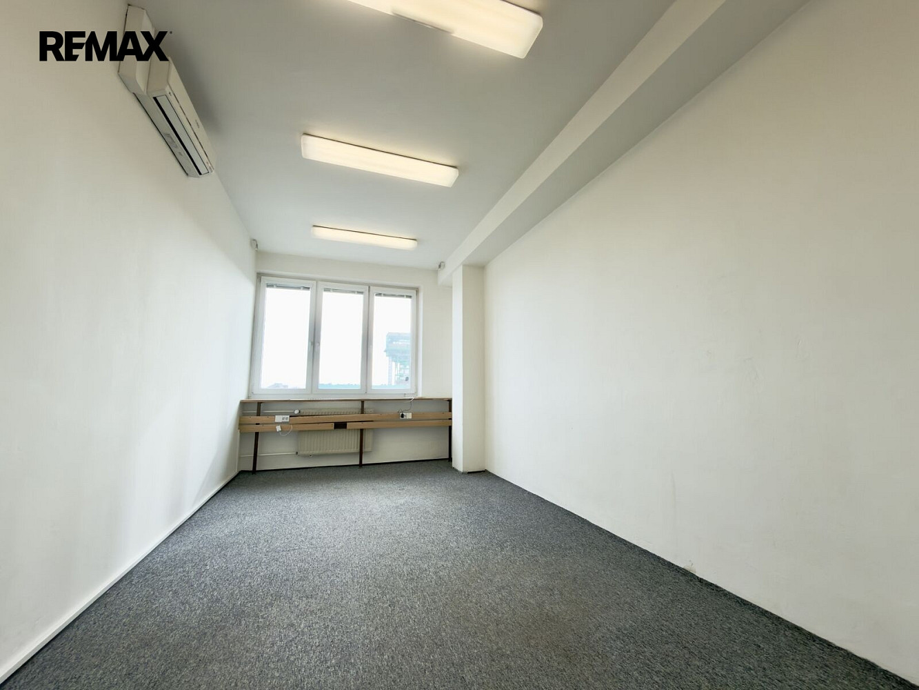 Pronájem kanceláře 17 m² – fotografie 3