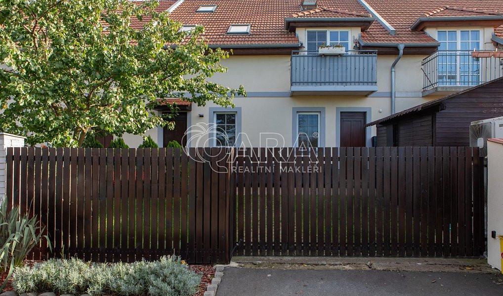 Prodej bytu 5+kk 117 m², Holubice – náhled fotky 27