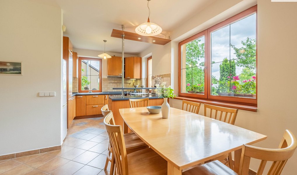 Prodej domu 200 m² s pozemkem 1 008 m², Kamenice – náhled fotky 33