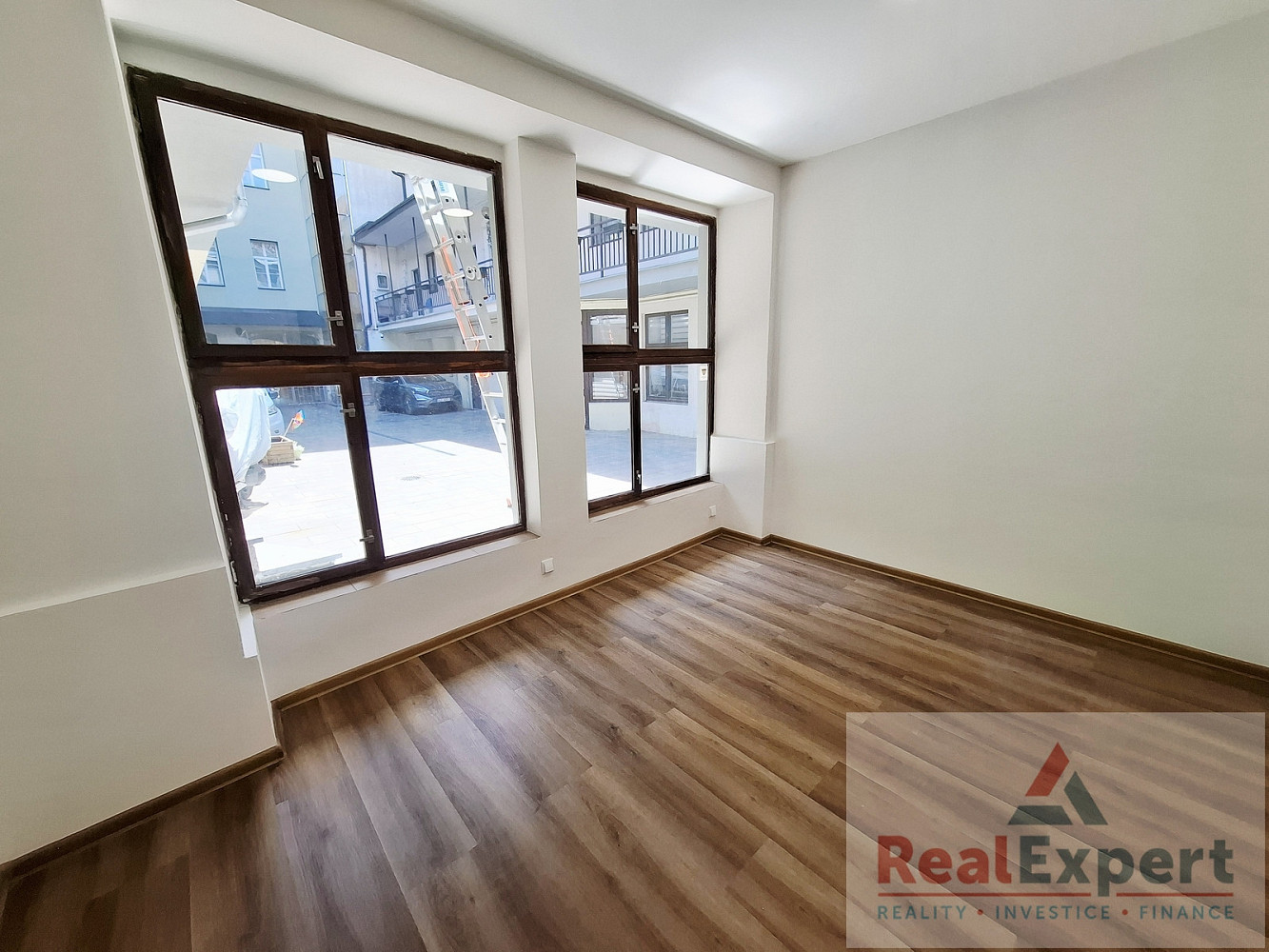 Pronájem obchodních prostor 70 m² — photo 3