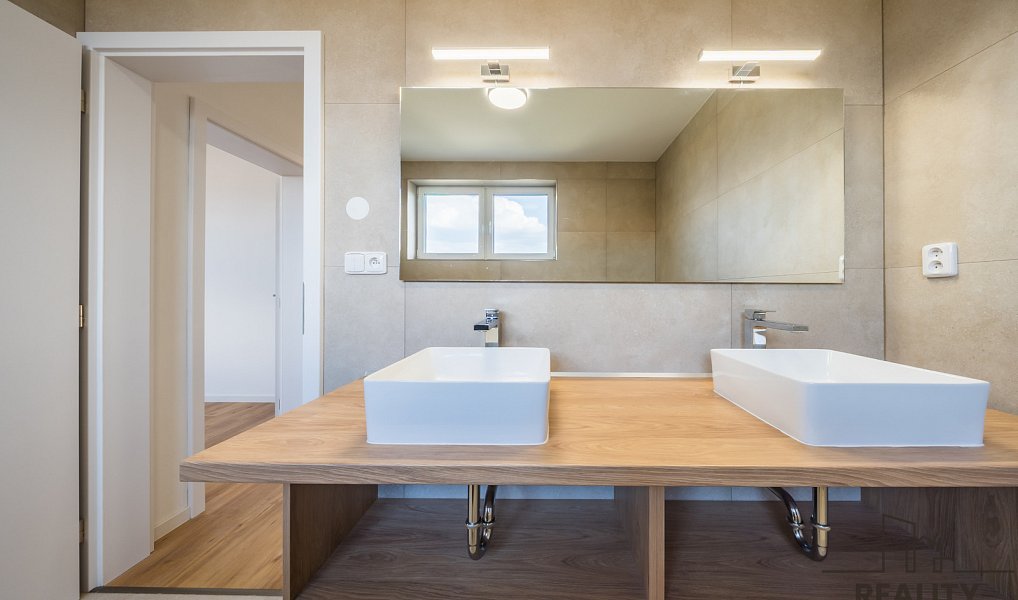 Prodej domu 225 m² s pozemkem 320 m², Vracov – náhled fotky 14