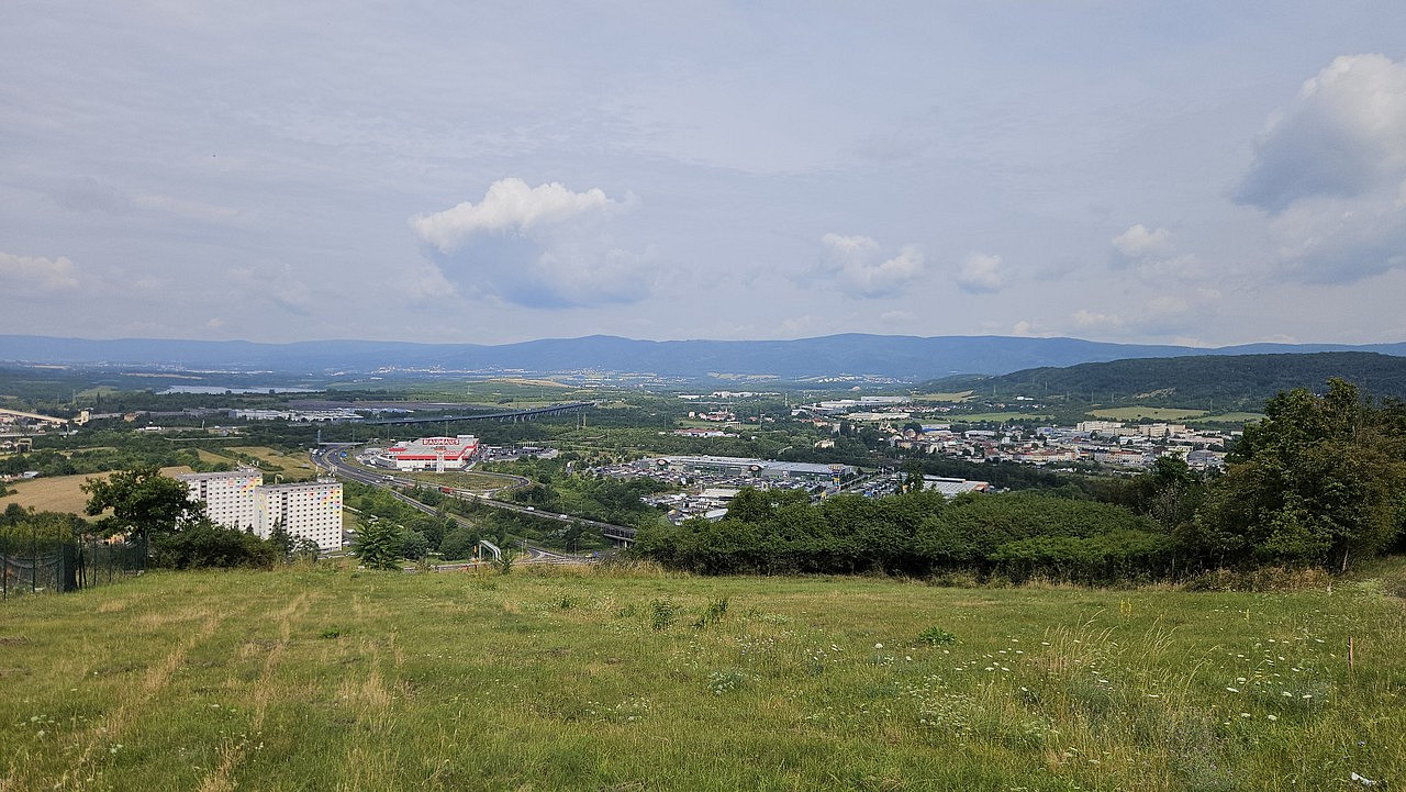 Prodej stavebního pozemku 5 240 m² – pohled 2