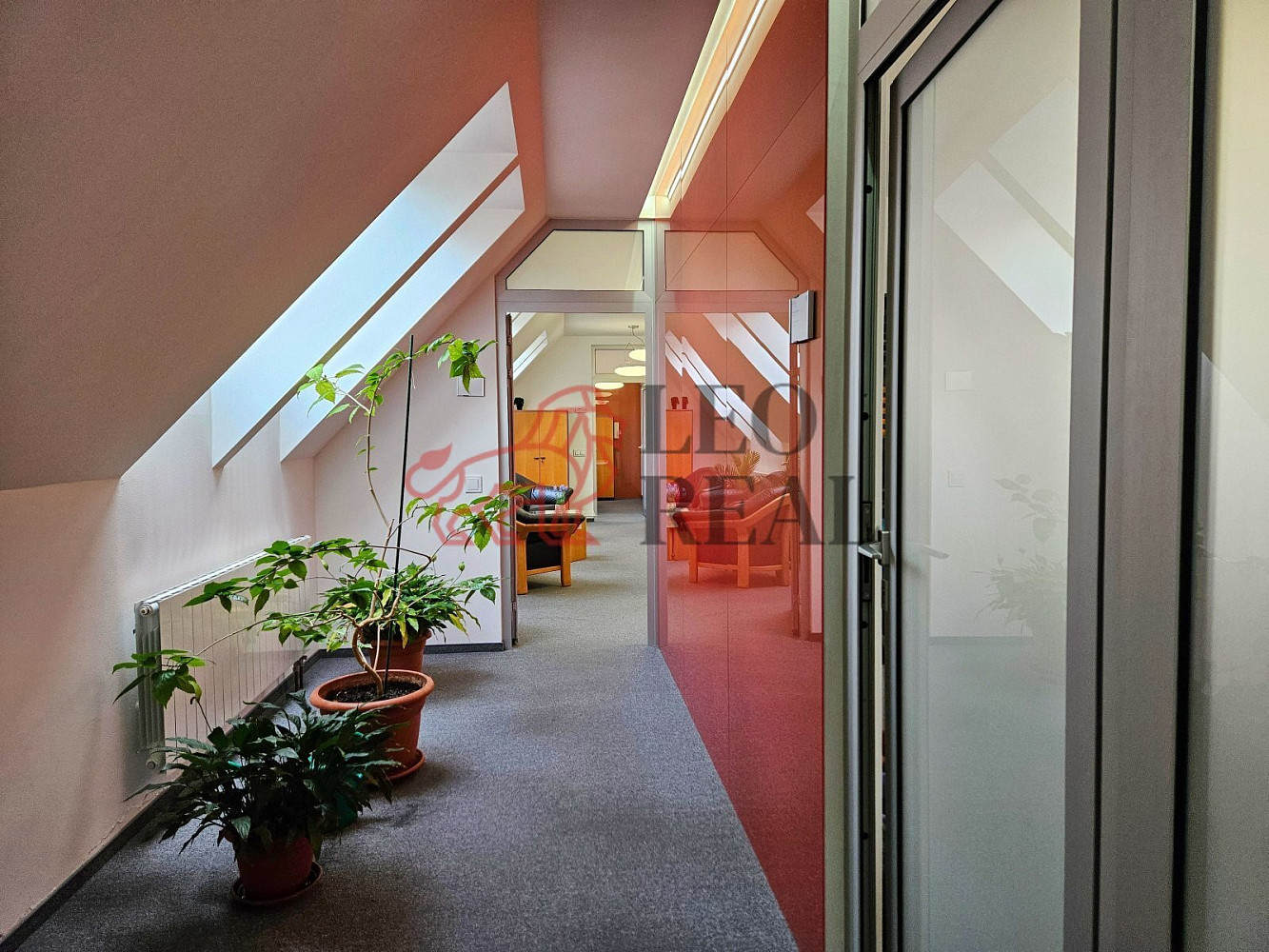 Pronájem kanceláře 66 m² – fotografie 2