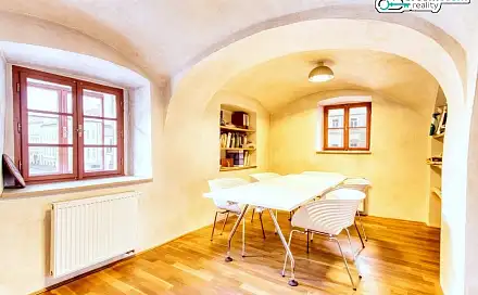 Prodej kanceláře 344 m²