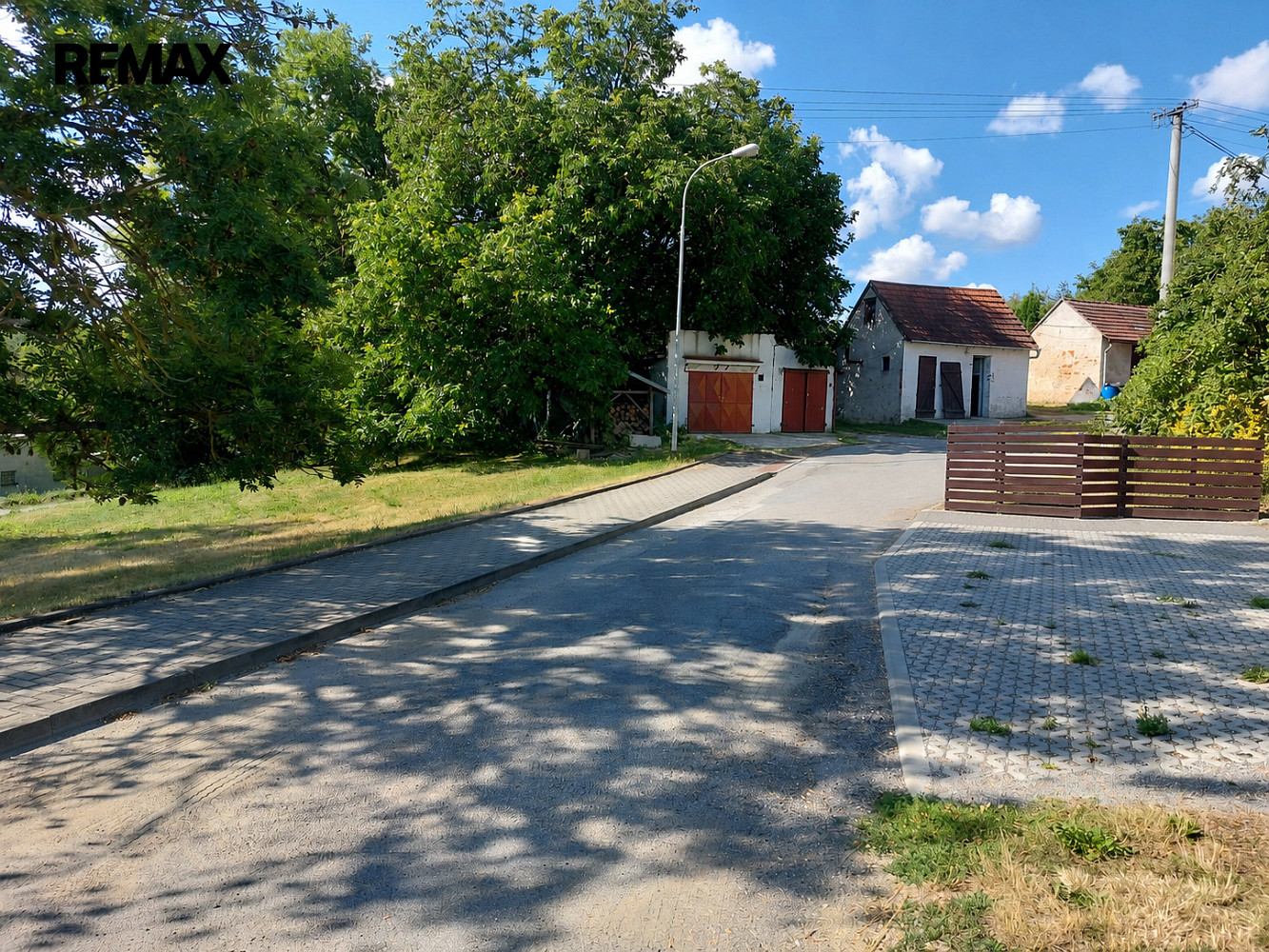 Garáž s dílnou 38 m2 na vlastním pozemku 93 m2