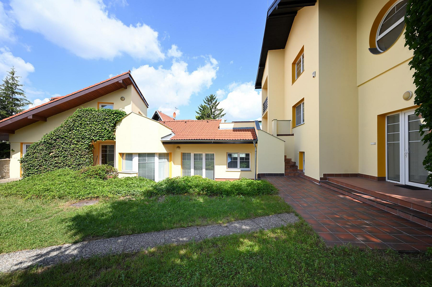 Pronájem kanceláře 454 m² – fotografie 2