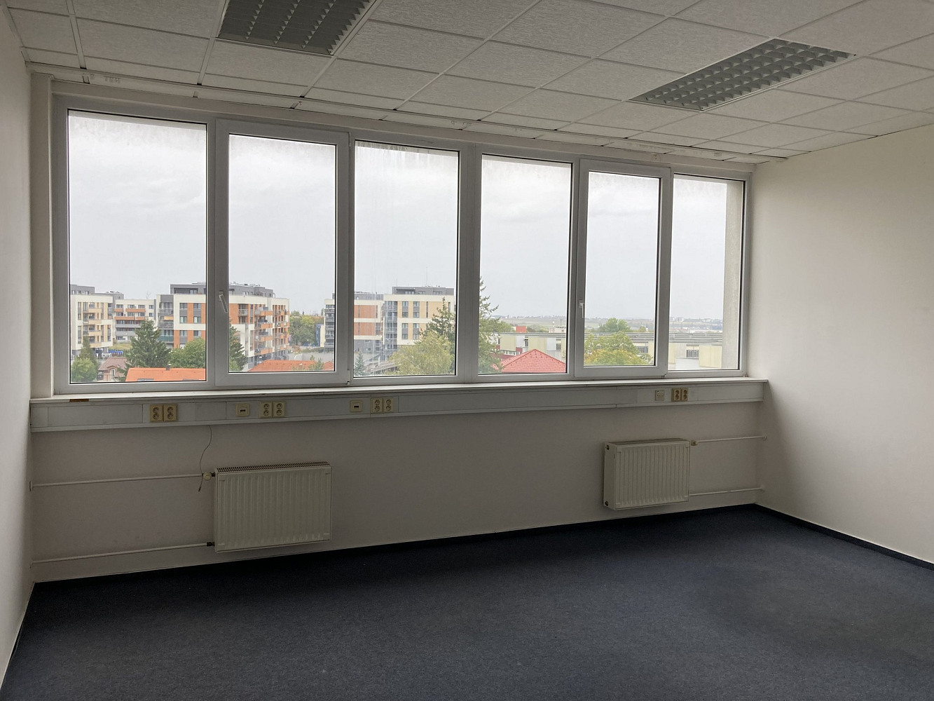 Pronájem kanceláře 36 m² — photo 3